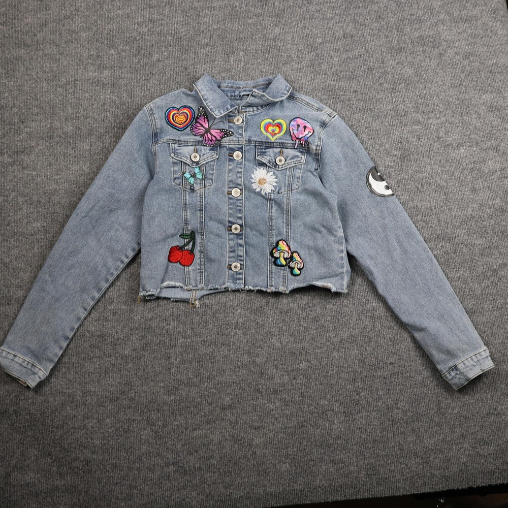 rue21 Jacket Womens Small Blue Denim Cropped Raw Hem Embroidered Patches Trucker